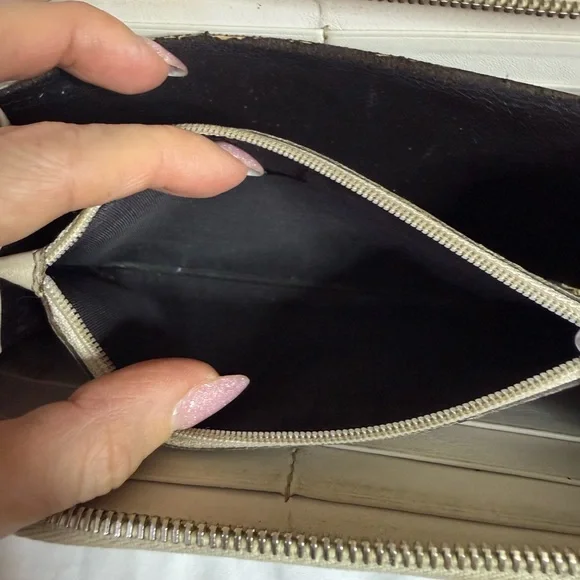 Gucci Gold Heart Charm Detail - Picture 10 of 10